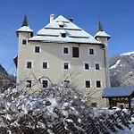 Schloss Saalhof * Maishofen