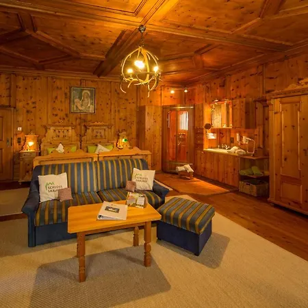 Apartmán Schloss Saalhof- Schlossflair, Wellnessauszeit, Bauernhofleben, Familienzeit Im Historischen Zentral Zwischen Zell Am Und Saalbach-hinterglemm