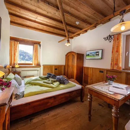 Schloss Saalhof- Schlossflair, Wellnessauszeit, Bauernhofleben, Familienzeit Im Historischen Apartment Zentral Zwischen Zell Am See Und Saalbach-Hinterglemm