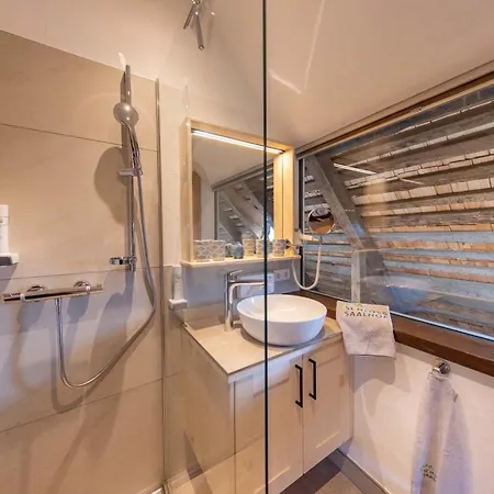 Schloss Saalhof- Schlossflair, Wellnessauszeit, Bauernhofleben, Familienzeit Im Historischen Apartment Zentral Zwischen Zell Am See Und Saalbach-Hinterglemm Apartment Maishofen