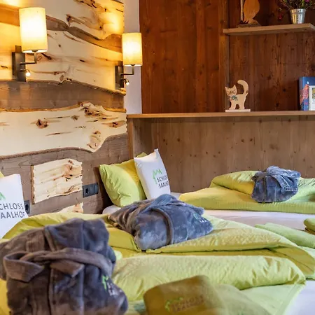 Schloss Saalhof- Schlossflair, Wellnessauszeit, Bauernhofleben, Familienzeit Im Historischen Apartment Zentral Zwischen Zell Am See Und Saalbach-Hinterglemm Apartment *