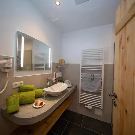 Apartment Schloss Saalhof- Schlossflair, Wellnessauszeit, Bauernhofleben, Familienzeit Im Historischen Zentral Zwischen Zell Am Und Saalbach-hinterglemm *
