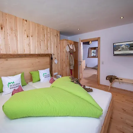 Apartamento Schloss Saalhof- Schlossflair, Wellnessauszeit, Bauernhofleben, Familienzeit Im Historischen Zentral Zwischen Zell Am Und Saalbach-hinterglemm Maishofen