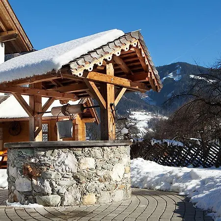 Schloss Saalhof- Schlossflair, Wellnessauszeit, Bauernhofleben, Familienzeit Im Historischen Apartment Zentral Zwischen Zell Am See Und Saalbach-Hinterglemm Maishofen