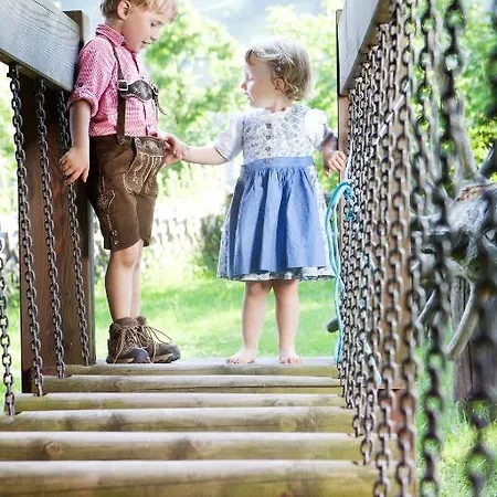 Schloss Saalhof * Maishofen