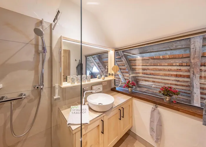 Schloss Saalhof * Maishofen